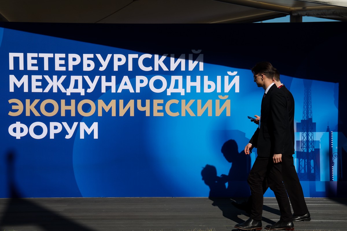 Участников ПМЭФ призвали проверять на наличие анкет на сайтах эскорт-услуг