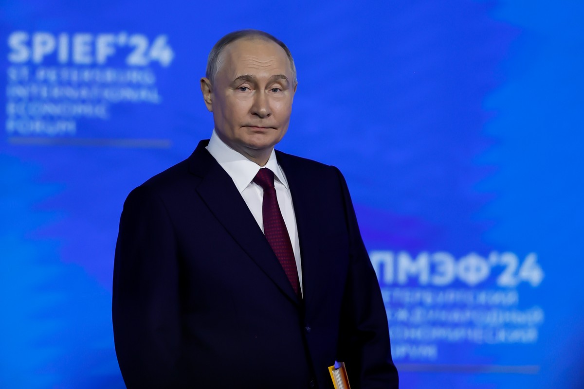 Россияне стали чаще интересоваться историей семьи по примеру Путина