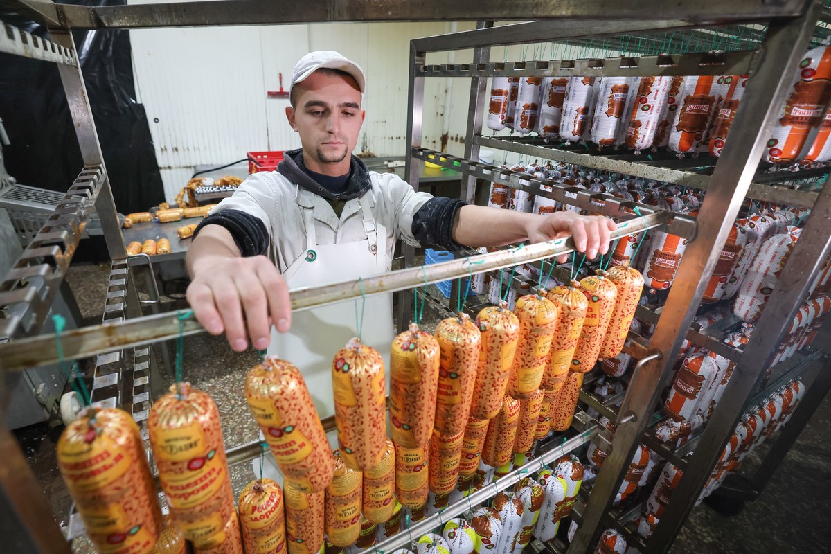 Путин: Россия вышла на стопроцентное обеспечение собственными продуктами