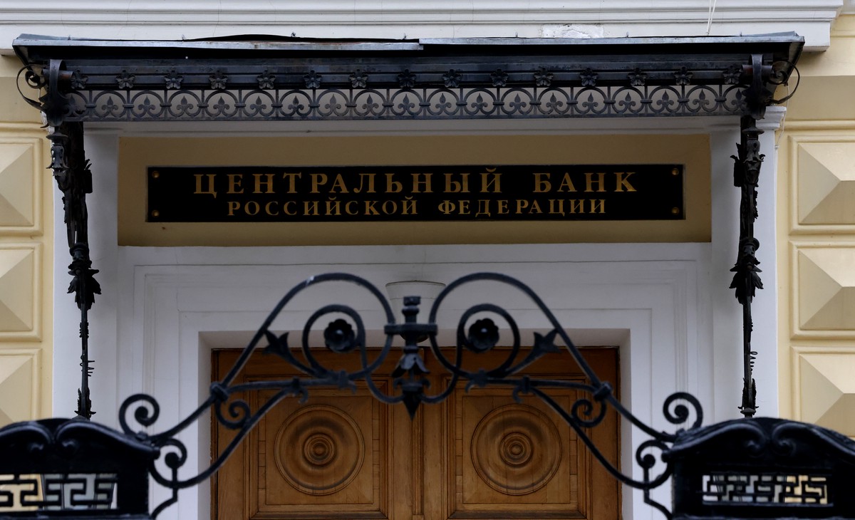 ЦБ выпустил новую модернизированную банкноту в 100 рублей