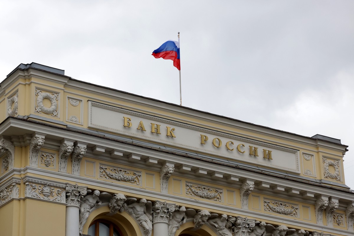 ЦБ объявил о решении с 13 июня приостановить торги гонконгским долларом