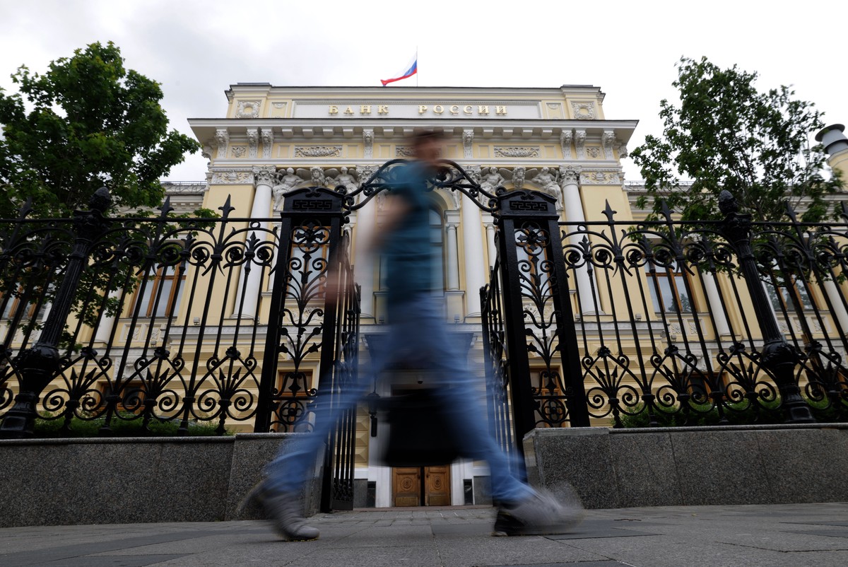 Повышение НДС до 22% негативно скажется на инфляции и стоимости рубля, предупредил финаналитик