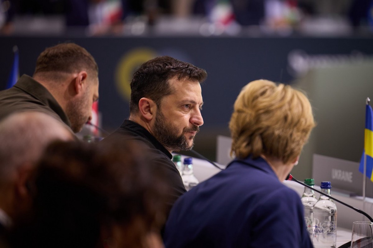 СМИ: Зеленский отменил саммит по Украине
