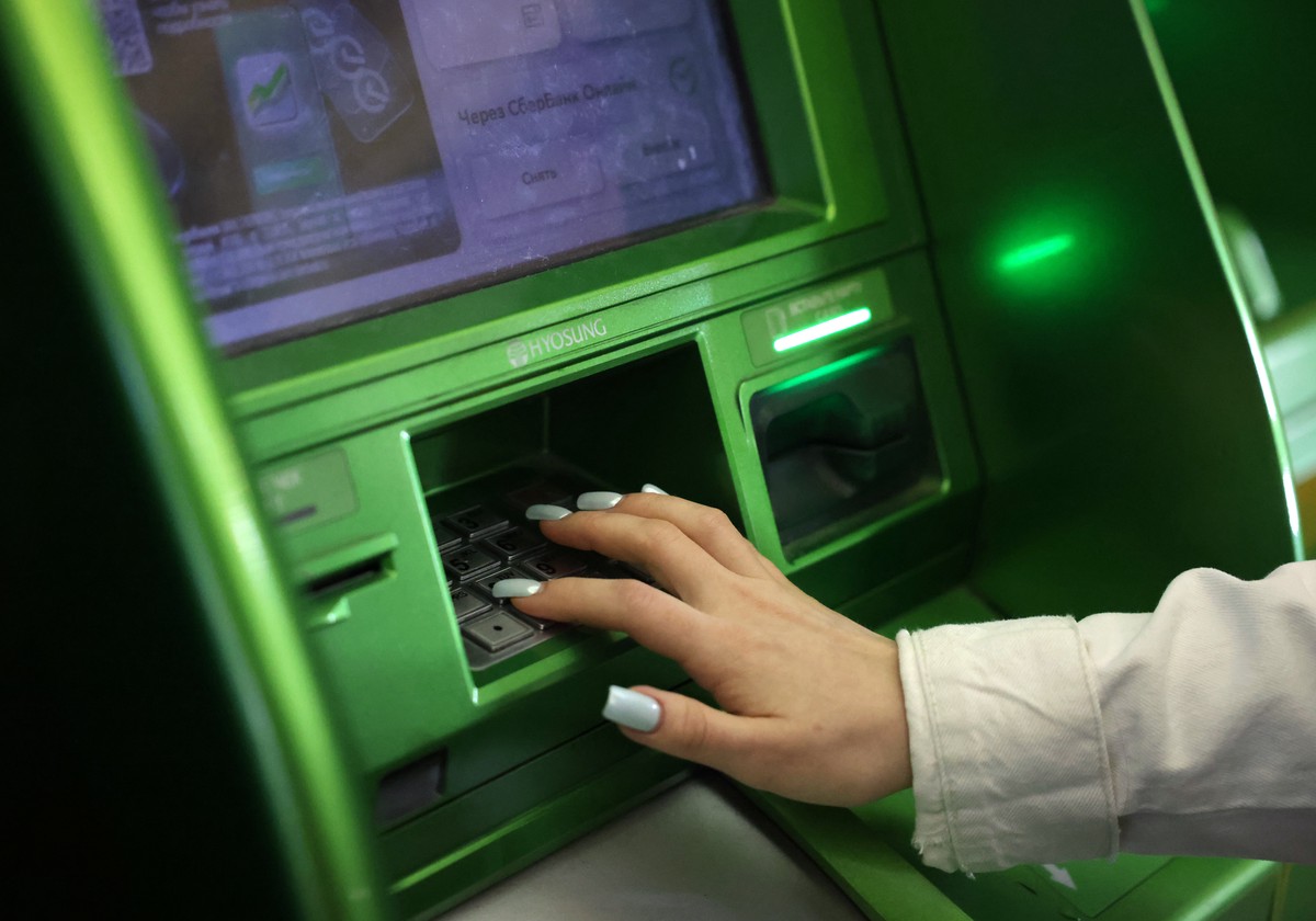 Ограничение на снятие наличных до 50 тысяч в сутки вступит в силу 1 сентября 