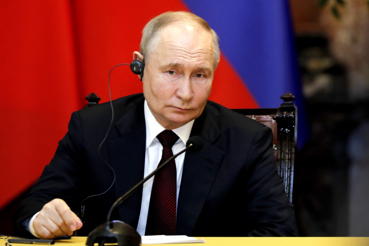 Путин ответил на вопрос о своей любимой русской песне