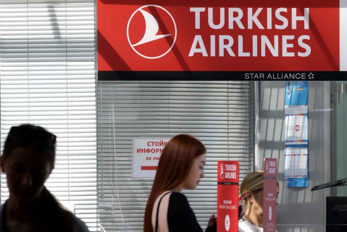 Российские туристы застряли во Внукове из-за задержек рейсов Turkish Airlines