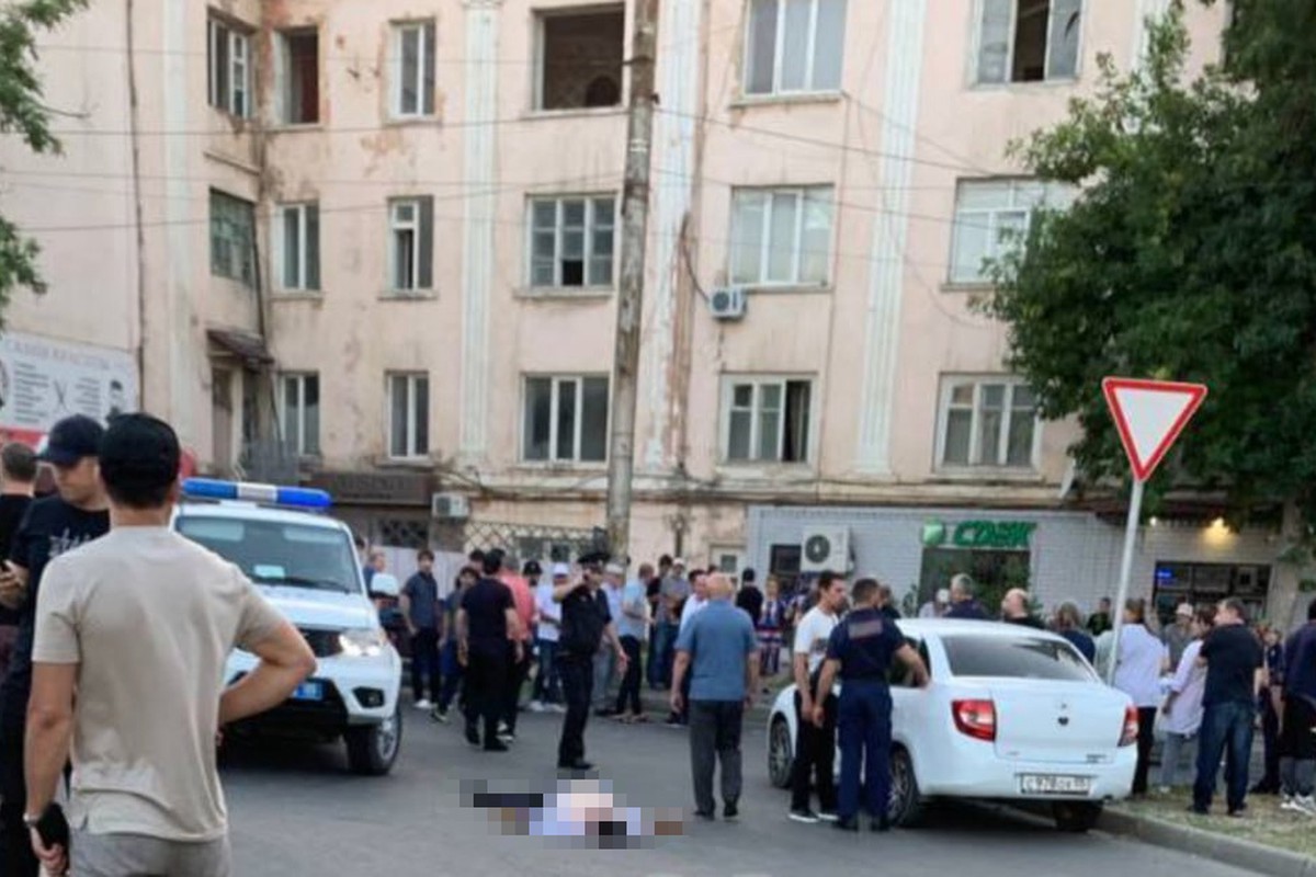 В Махачкале неизвестные на улице обстреляли пост ДПС, есть погибшие