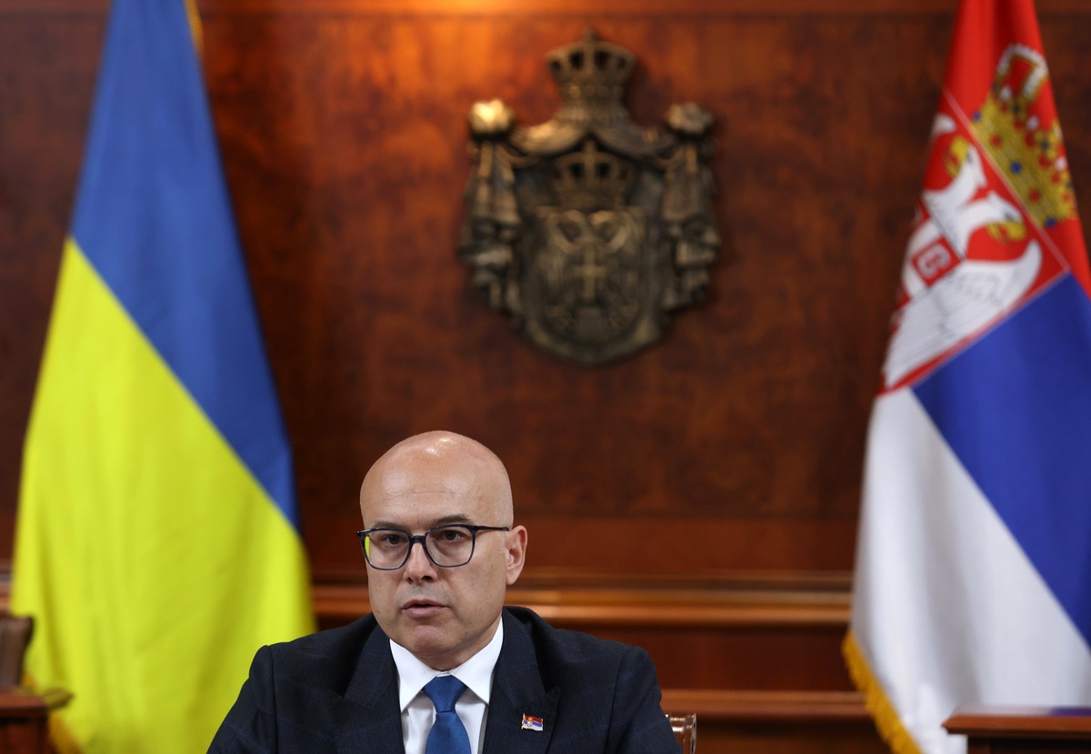 Премьер Сербии заявил о нежелании запрещать продавать снаряды в третьи страны