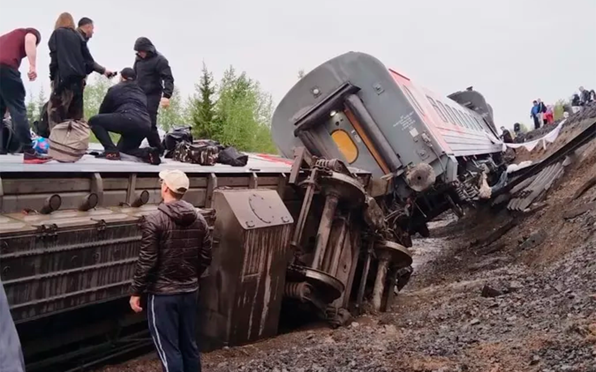 СК возбудил уголовное дело после схода вагонов поезда в Коми