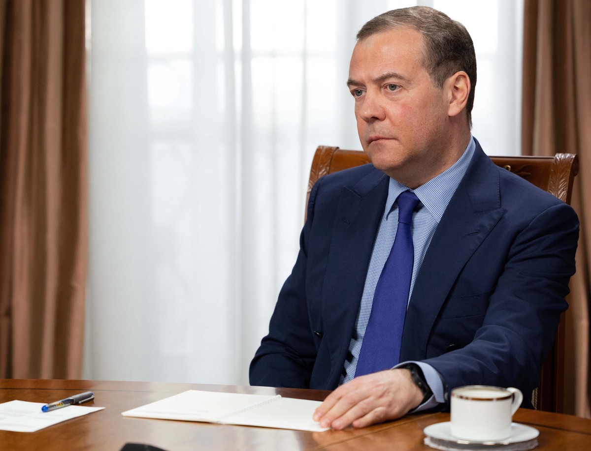 Медведев прокомментировал расстрел азовцами российского бойца
