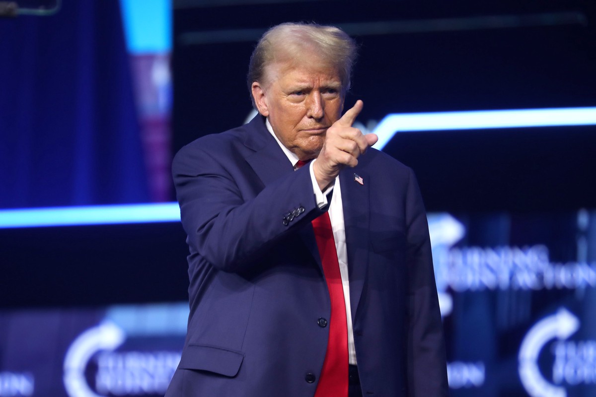 Трамп обвинил Байдена и Харрис в падении фондовых рынков