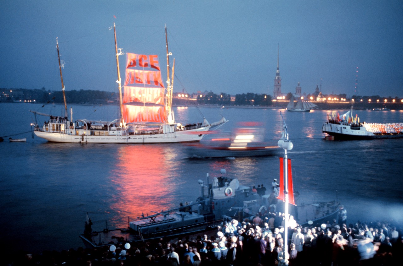 Фото © Николай Науменков / ТАСС / СССР. Ленинград. 1 июня 1974 г. Во время праздника «Алые паруса» в Ленинграде