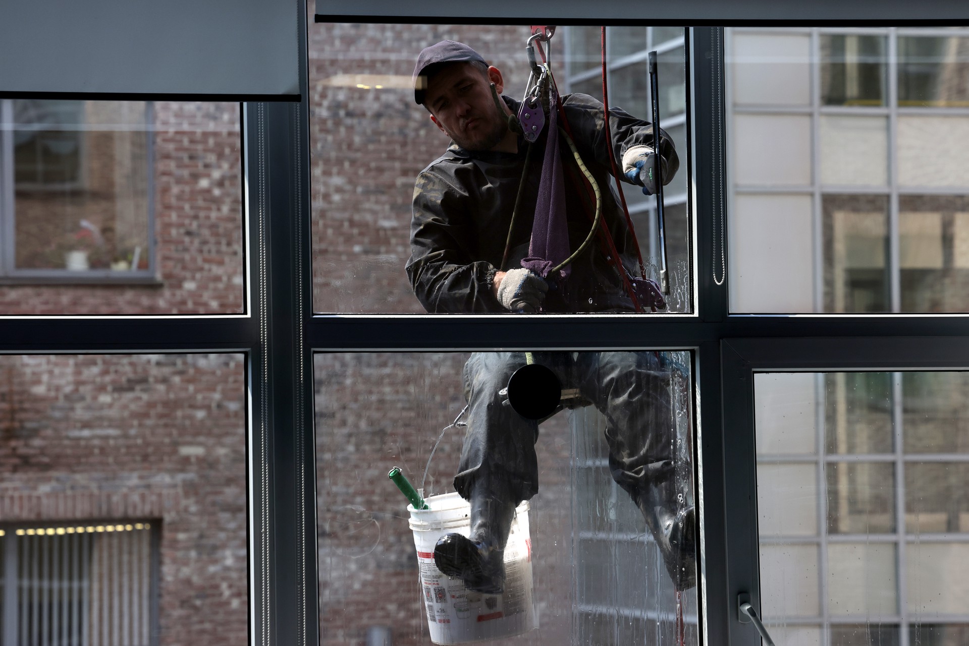 Рабочие из Азии ринулись в Россию: поток вырос в полтора раза