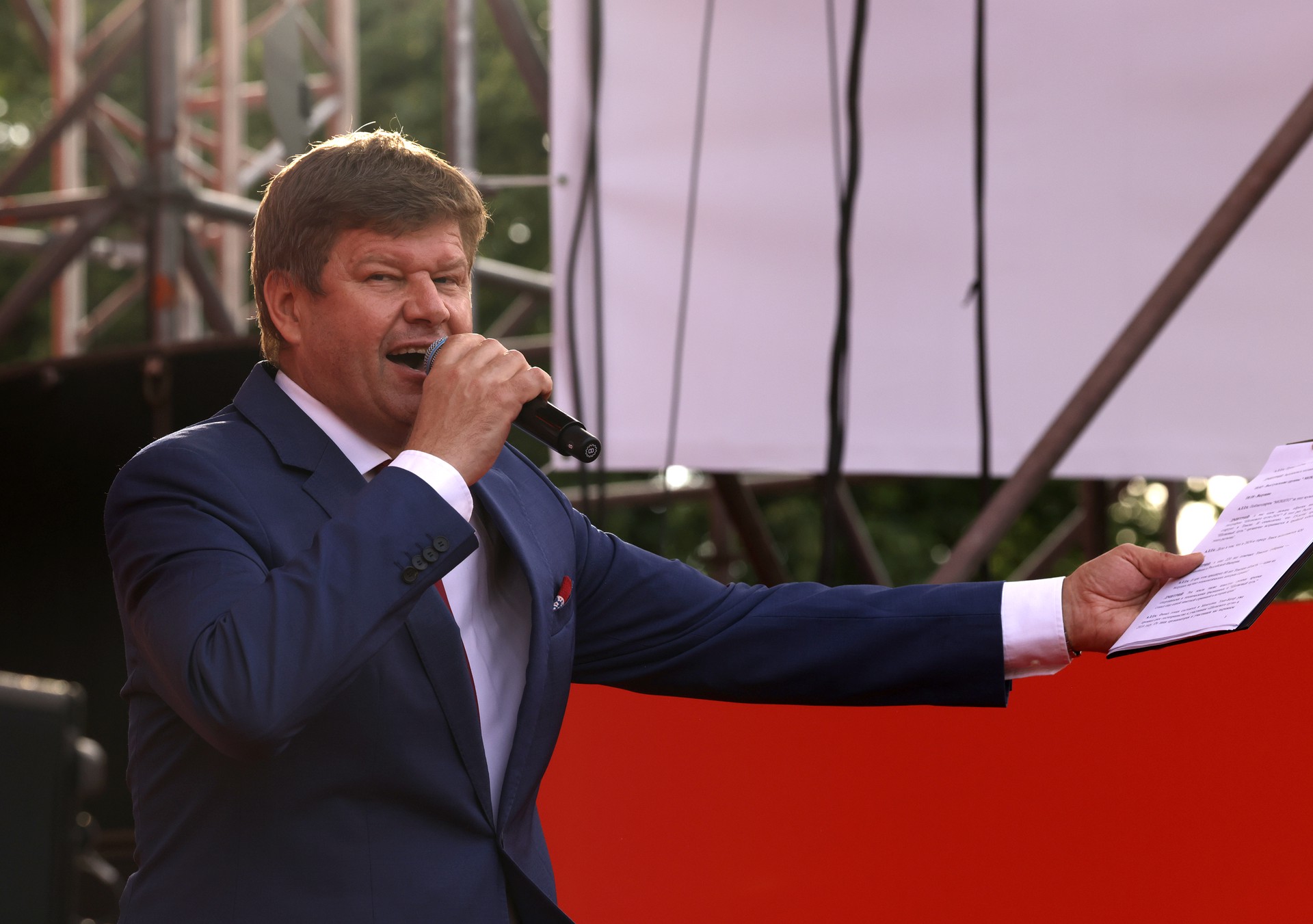Телеведущий Губерниев заявил, что нейросеть–комментатор ему не соперник