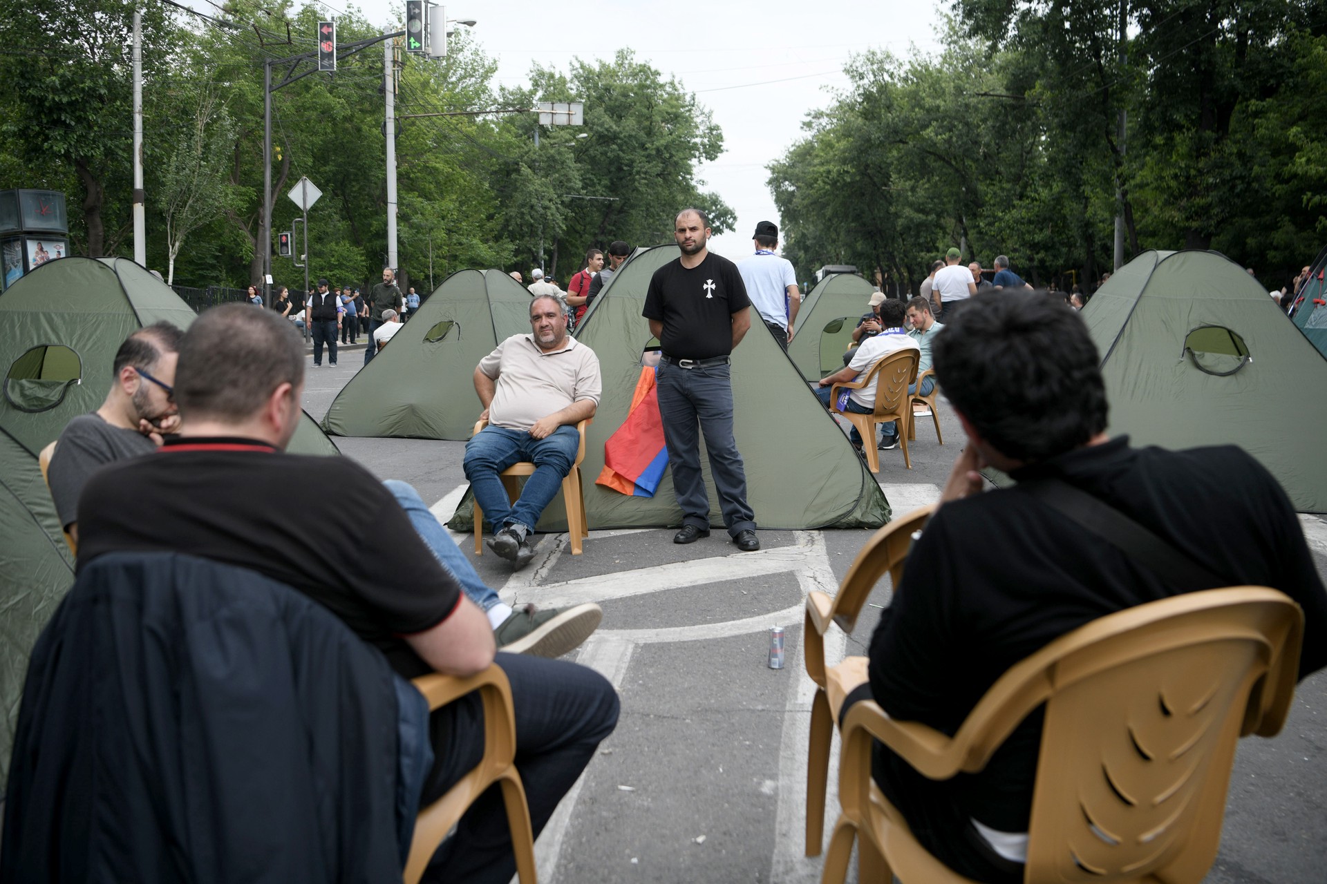 В Ереване требующие отставки Пашиняна участники протеста разбивают палатки