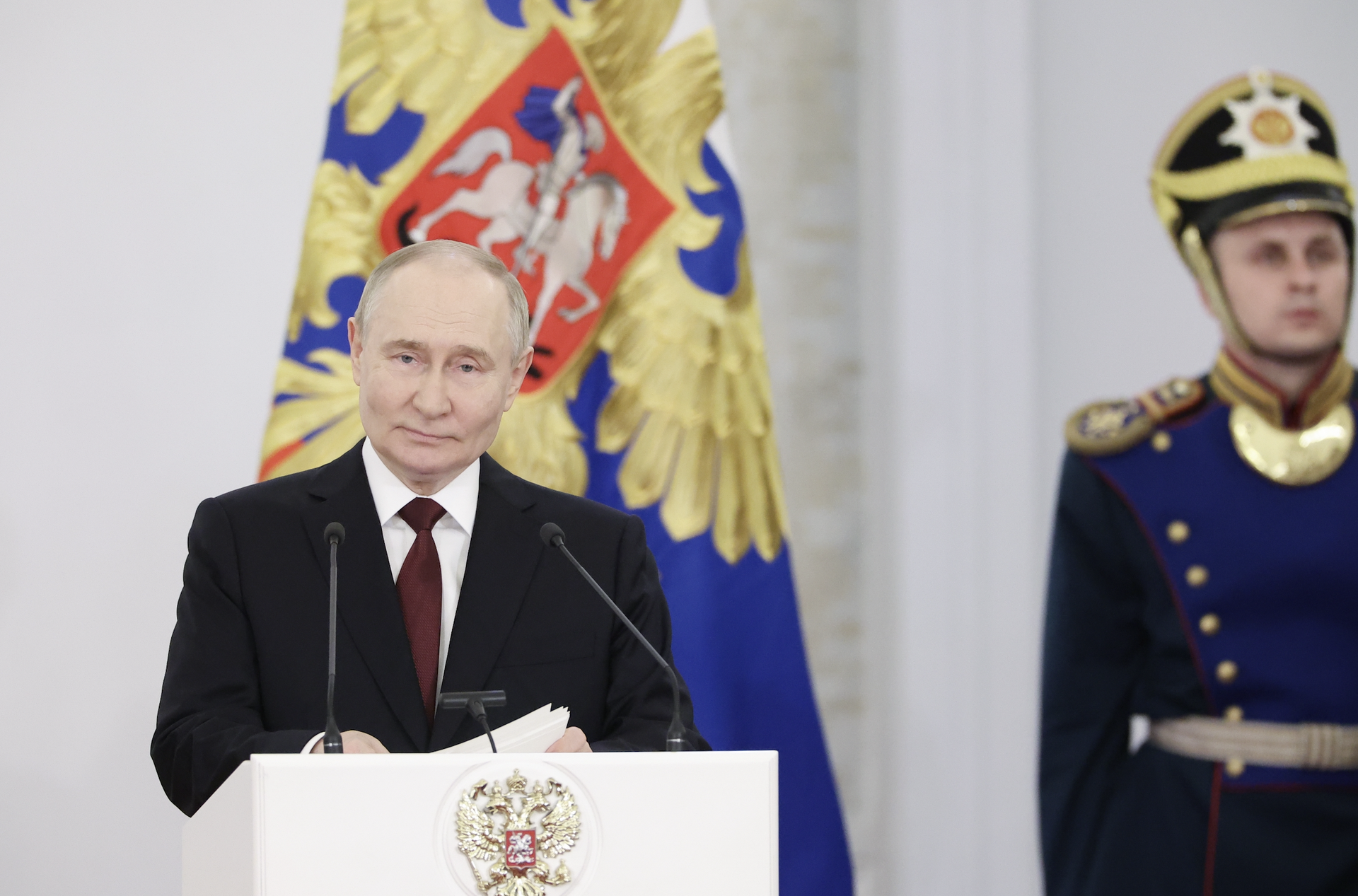 Владимир Путин поздравил сограждан с Днём России