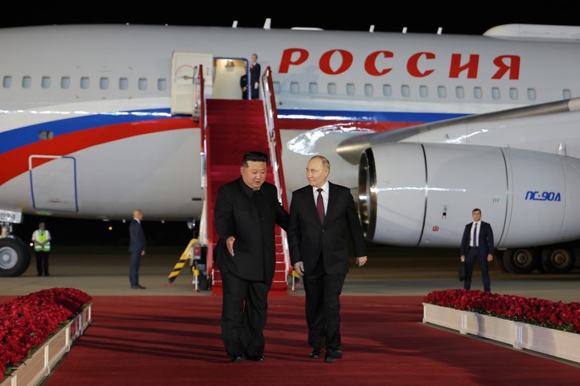Путин прибыл в КНДР с госвизитом, его встретил Ким Чен Ын