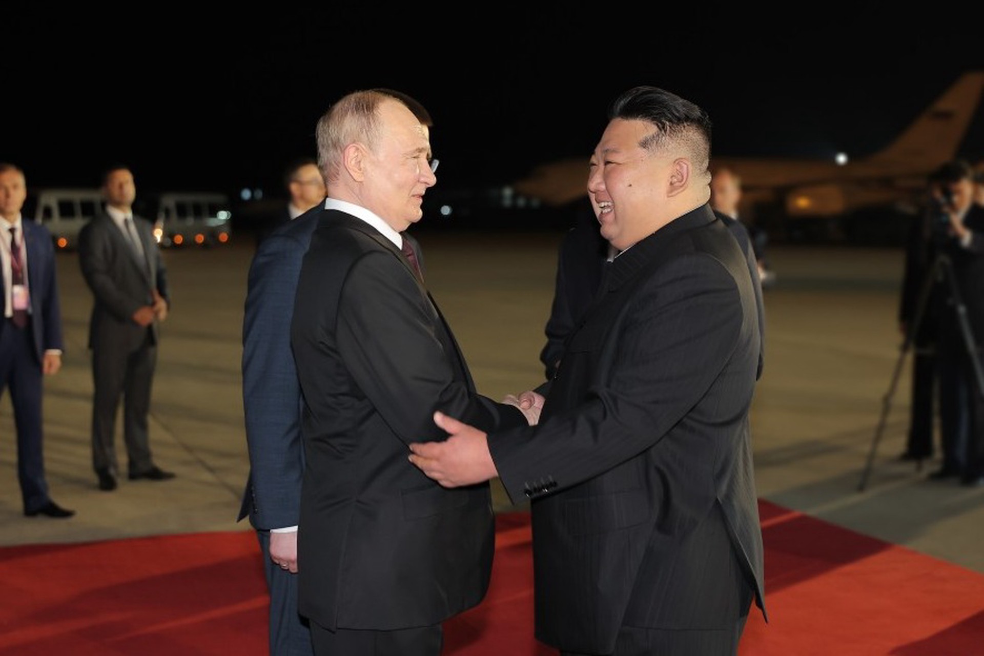 ЦТАК: Путин выразил признательность за личную встречу его Ким Чен Ыном в аэропорту