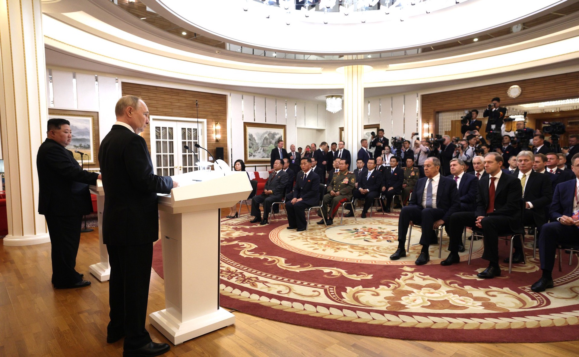AP: Путин сделал жёсткое предупреждение Западу своим визитом в КНДР