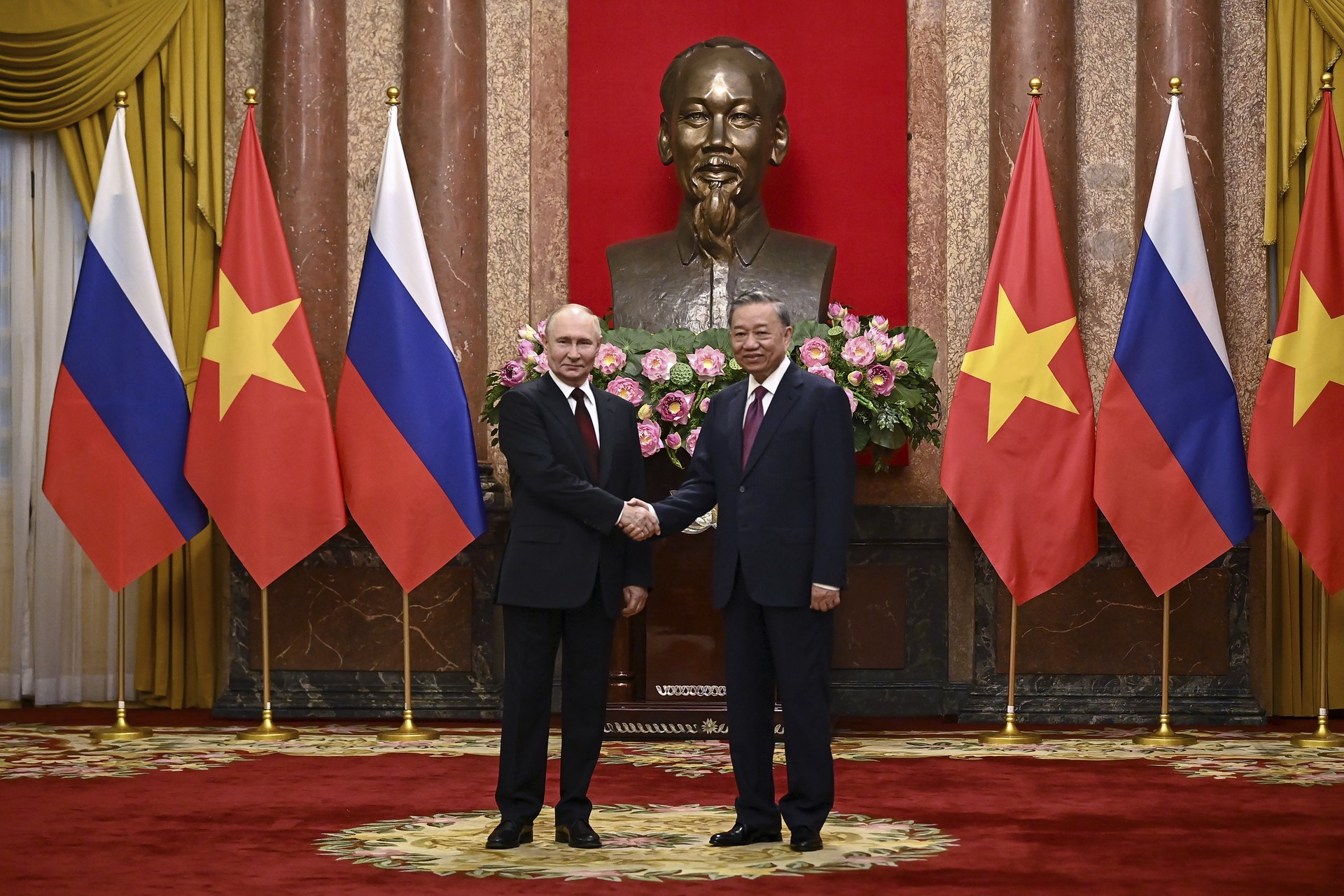 Россия и Вьетнам переходят на нацвалюты при расчётах