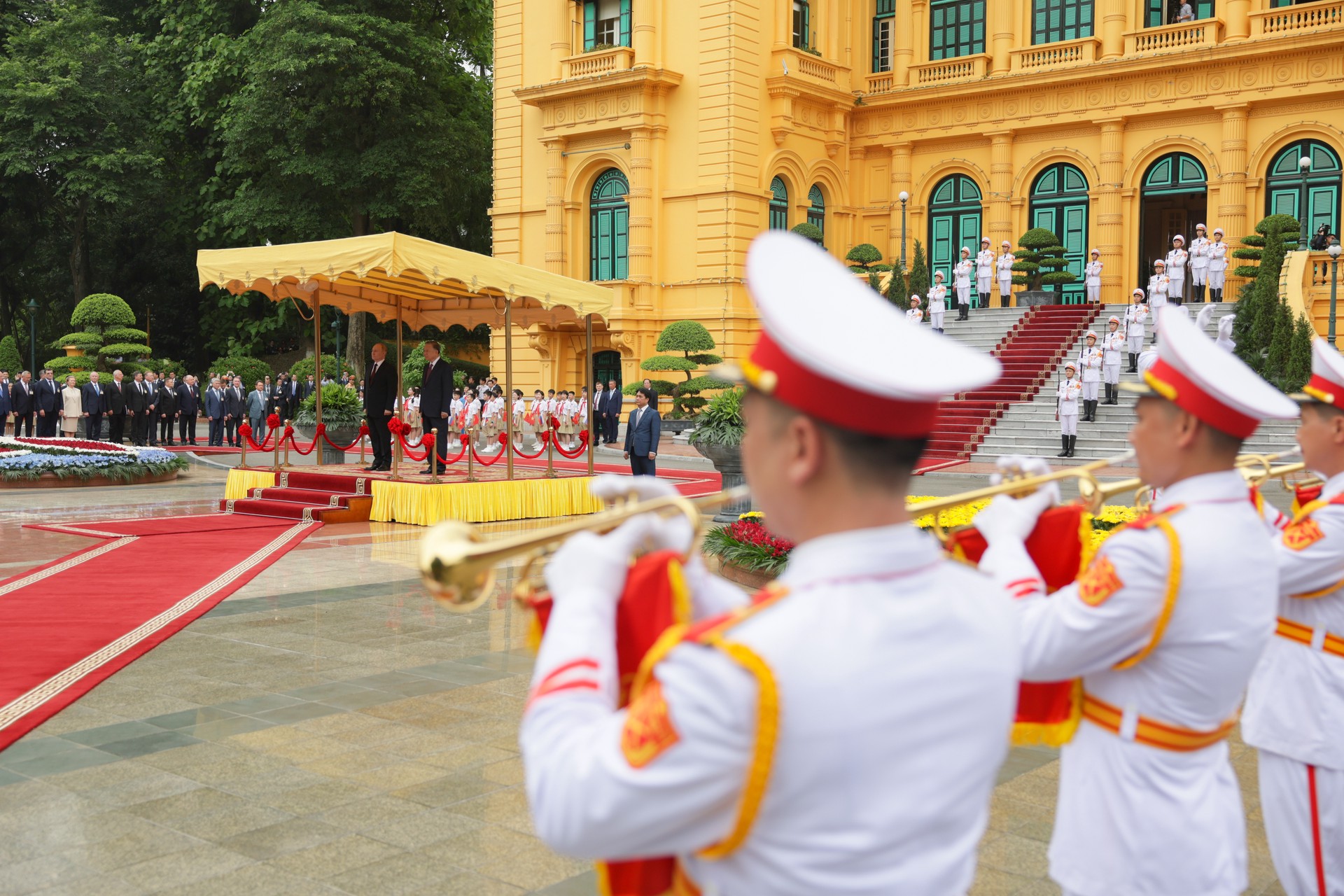 FT: Вьетнам достиг триумфа в дипломатии после визитов лидеров России, США и Китая