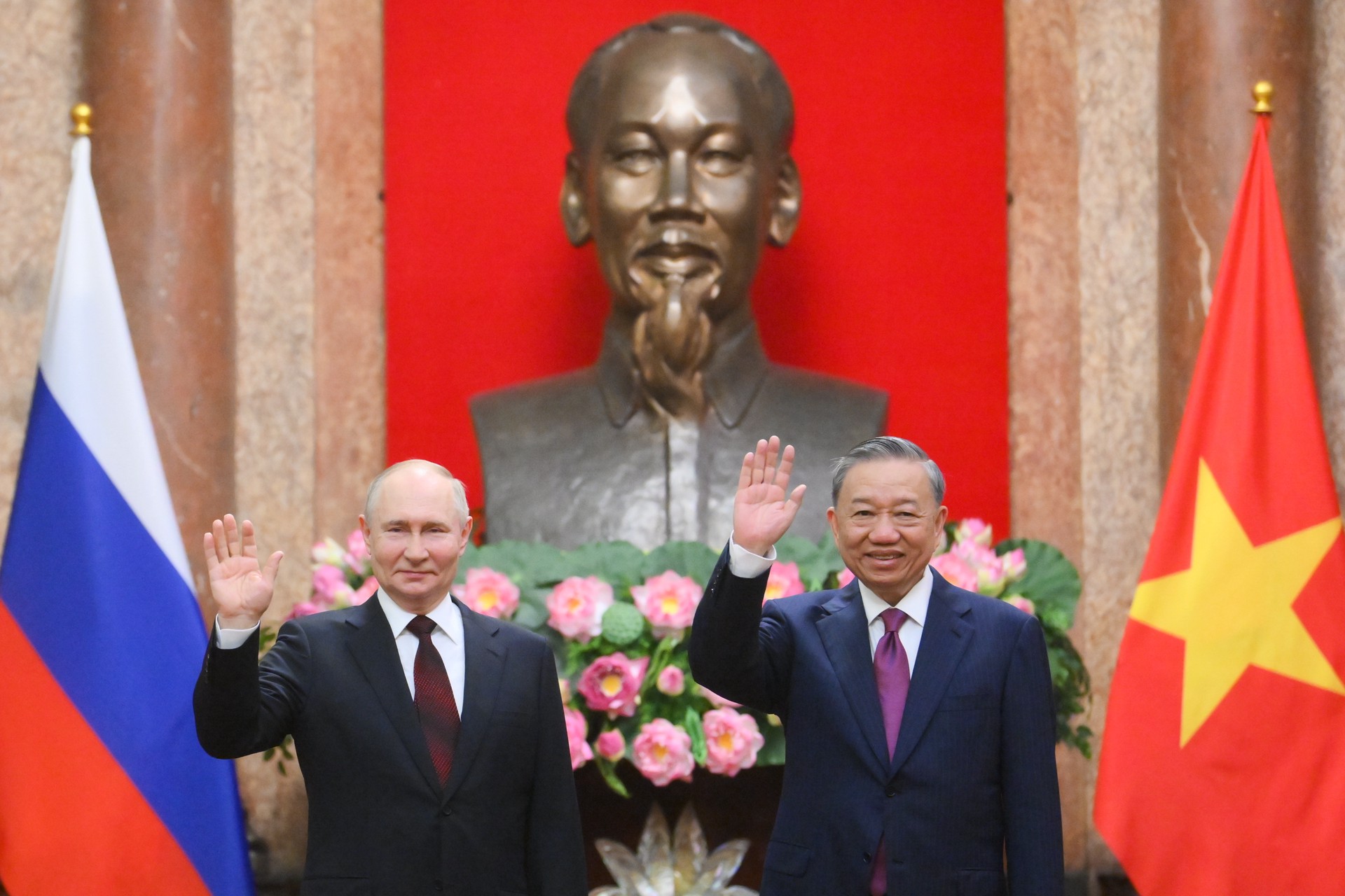 Многополярная станция: почему визит Путина во Вьетнам больно ударил по самомнению США