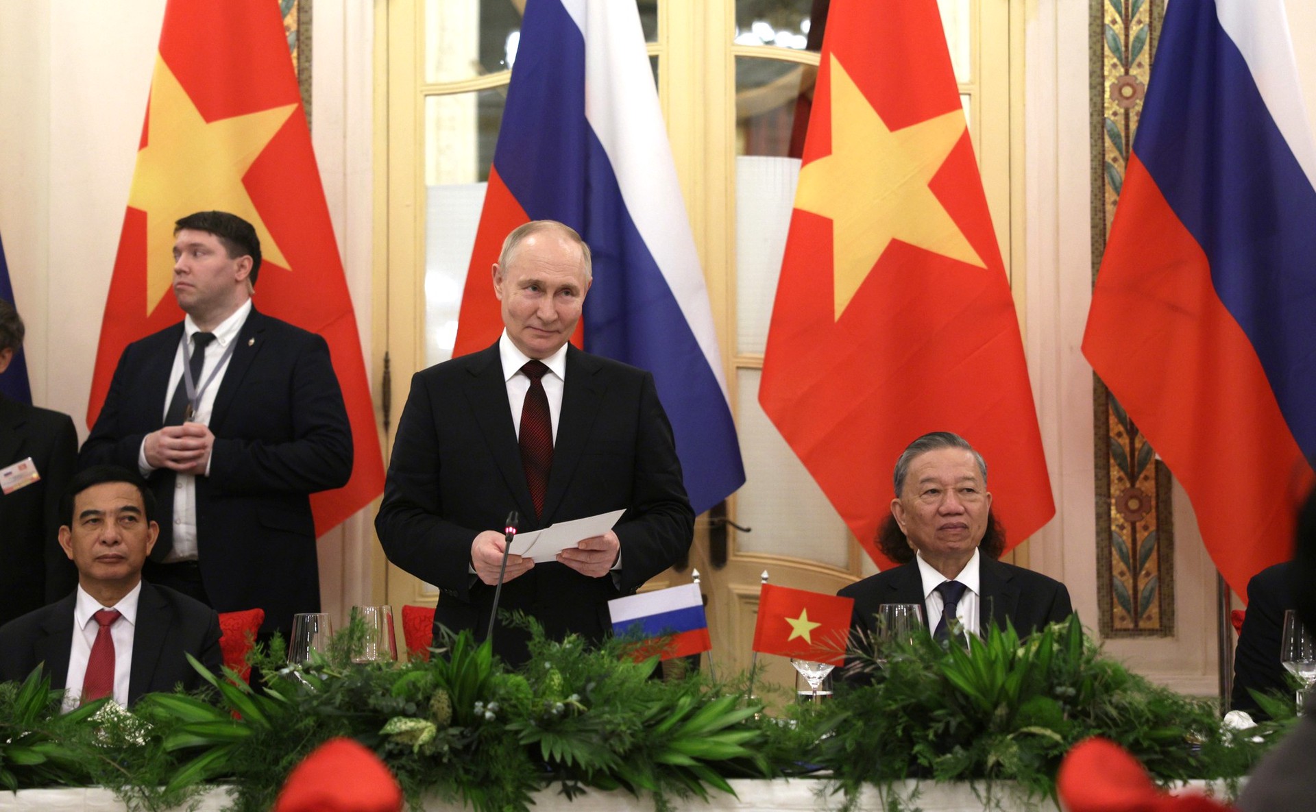 Global Times: Визит Путина во Вьетнам показал провал попыток США изолировать РФ