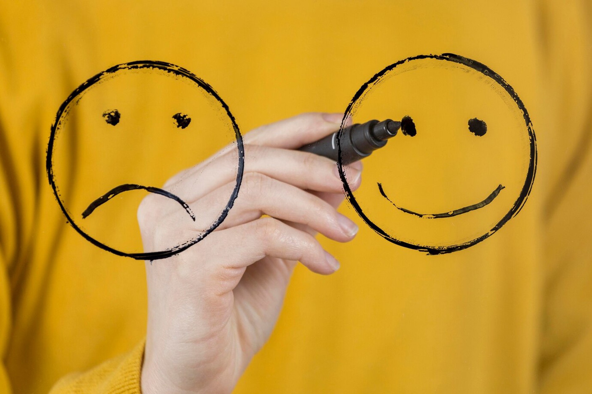 Психолог объяснила, почему эмодзи не заменяют живые эмоции