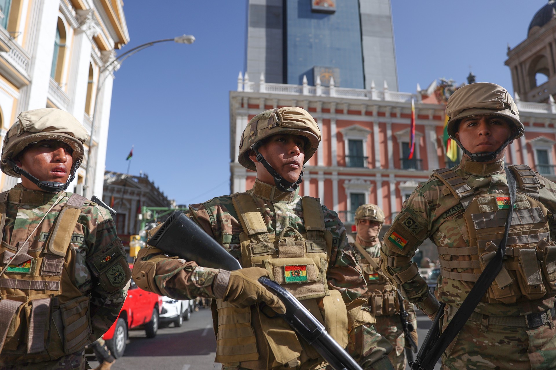 МО Боливии заявило о полном контроле над ситуацией в ВС после попытки переворота
