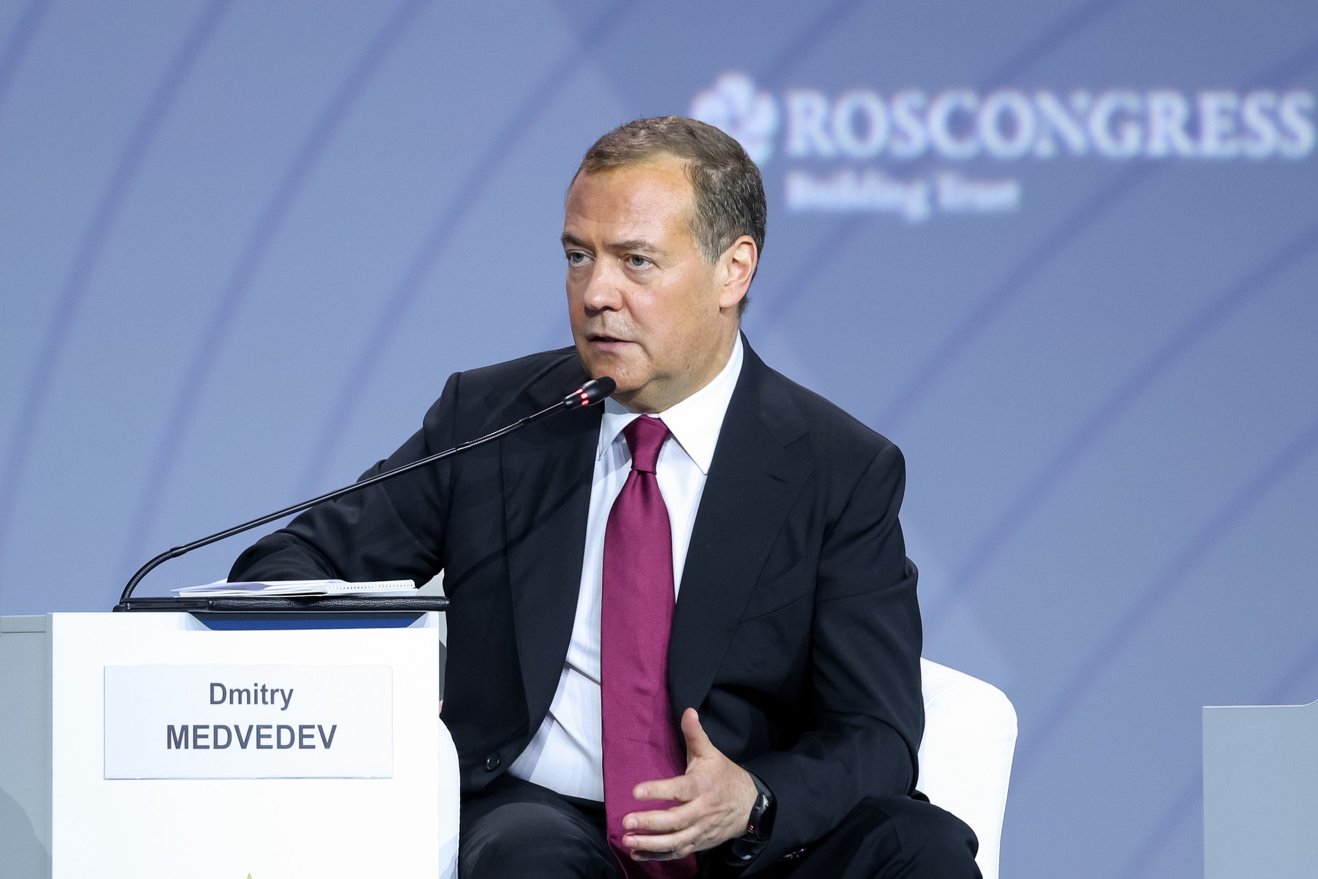 Медведев: Хищение активов при определённых условиях можно расценить как агрессию 