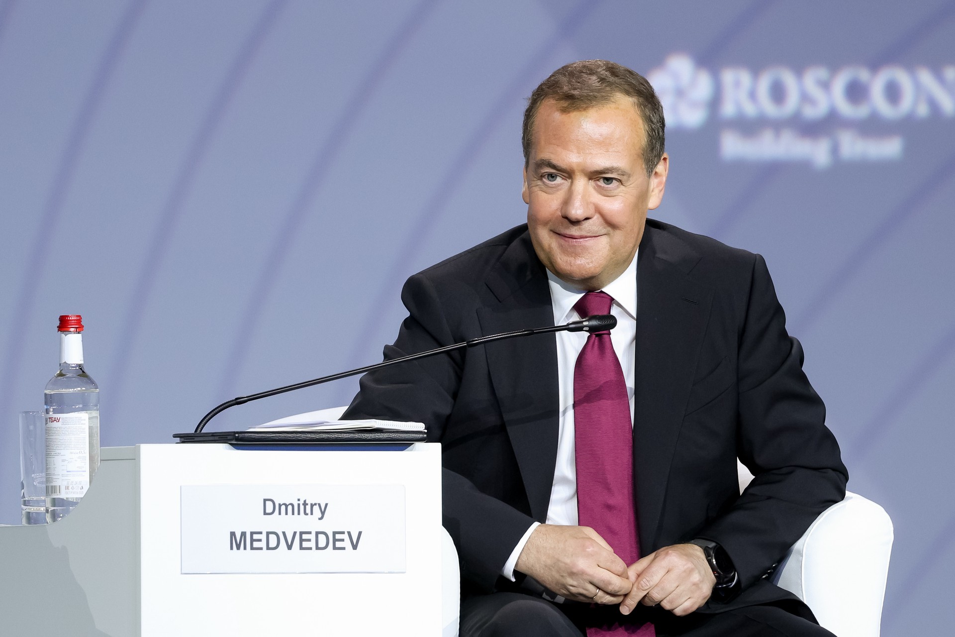 Медведев высмеял слова генсека НАТО о членстве Украины к 2034 году