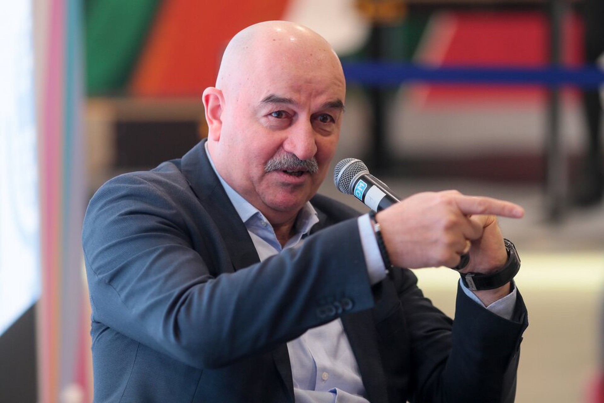 Возглавивший сборную Казахстана Черчесов возмутился из-за вопроса на казахском языке