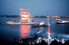 Фото © Николай Науменков / ТАСС / СССР. Ленинград. 1 июня 1974 г. Во время праздника «Алые паруса» в Ленинграде