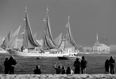 Фото © Юрий Белинский / ТАСС / СССР. Ленинград. 28 июня 1978 г. Традиционное ночное гуляние выпускников средних школ и ПТУ Ленинграда на Неве «Алые паруса»