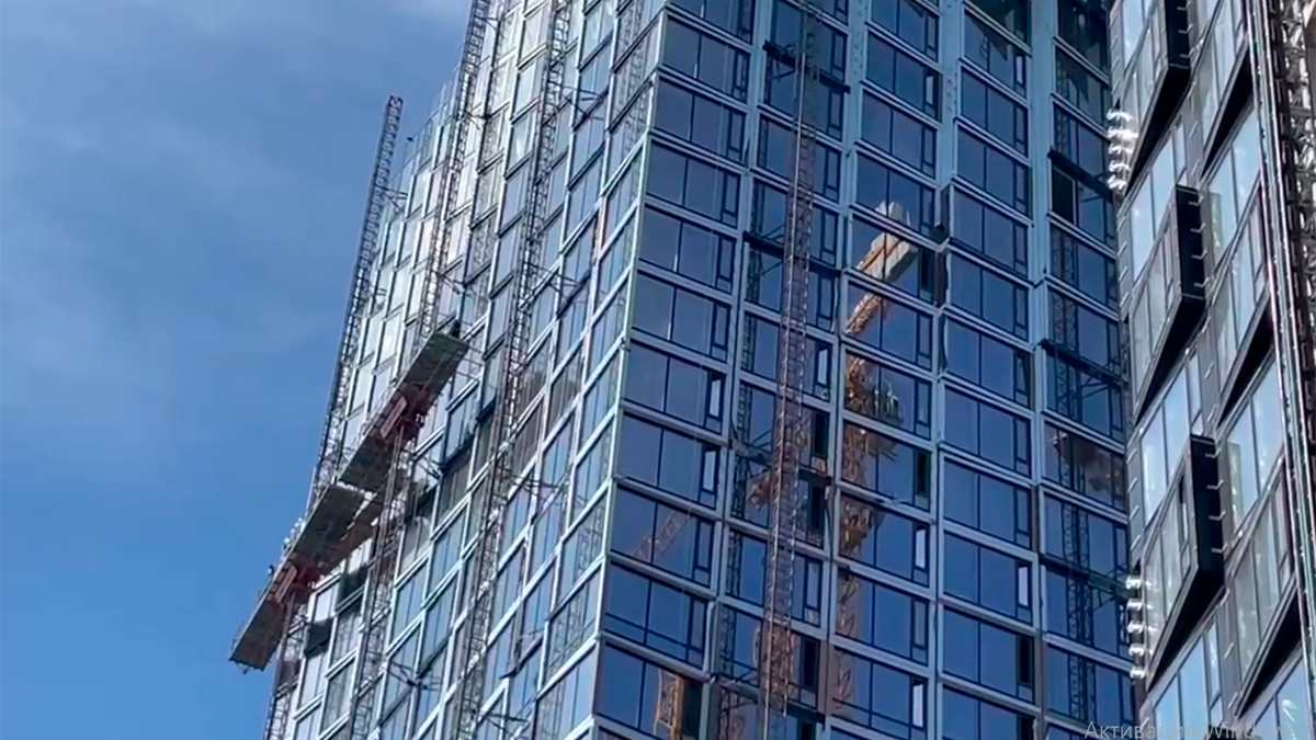 Рабочий погиб из-за жары в кабине башенного крана в Москве