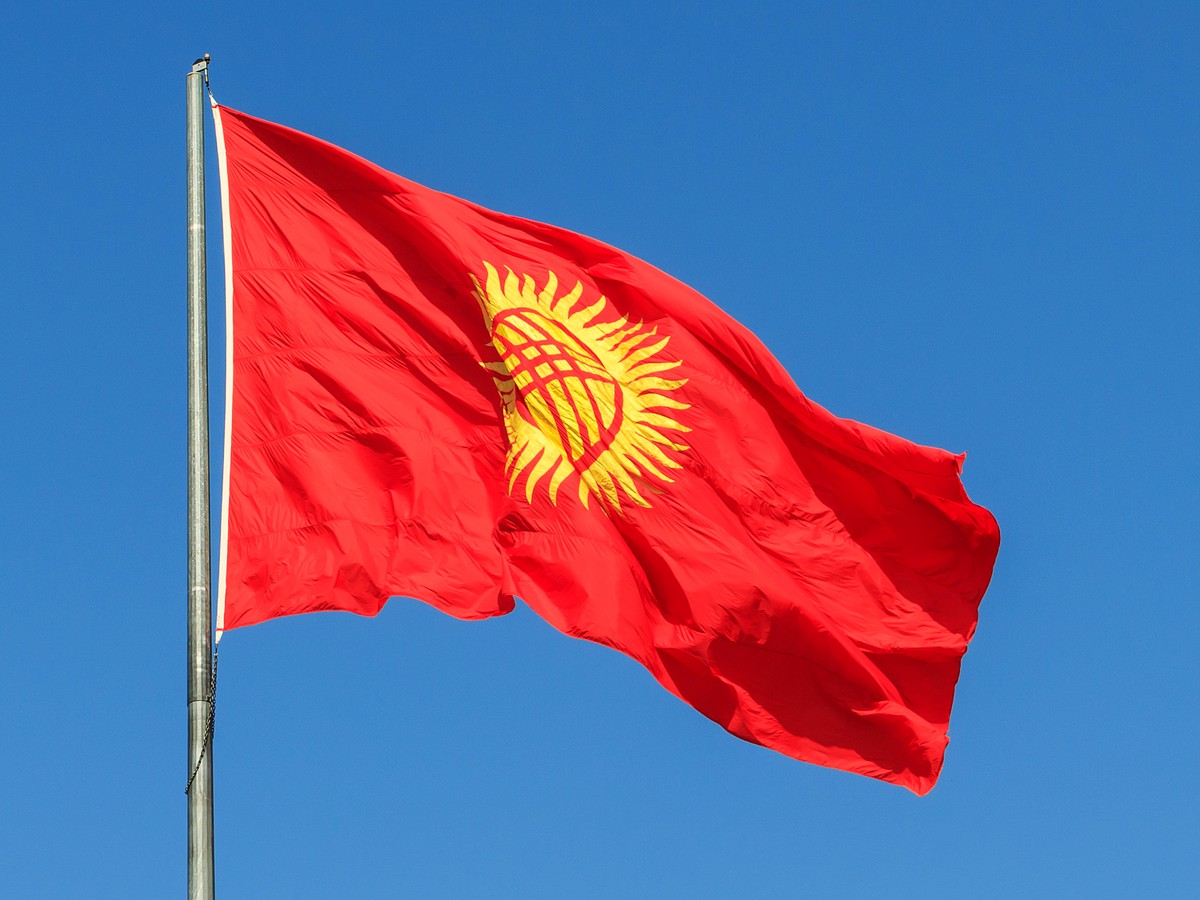 Россиянам временно не выдают киргизские паспорта