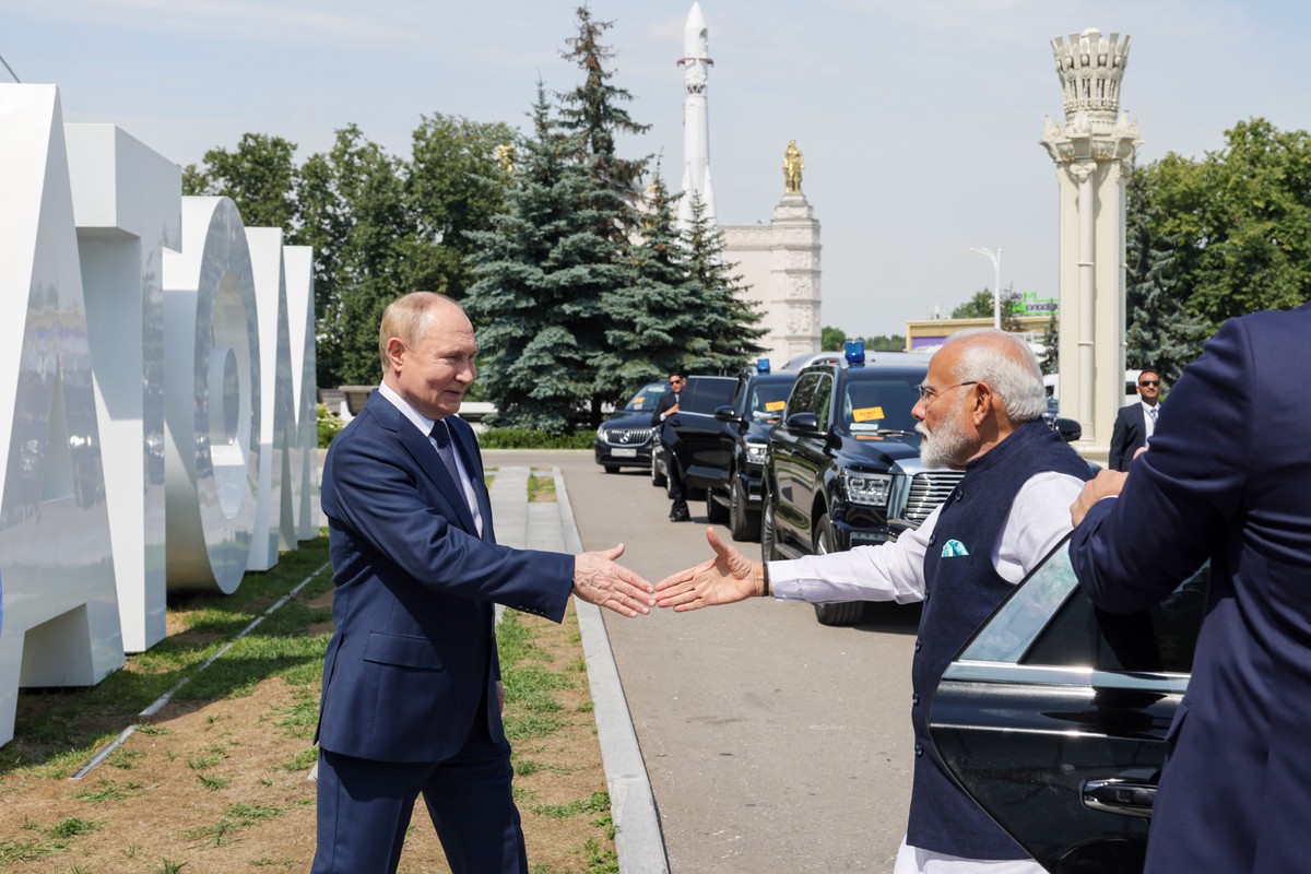Путин и Моди приехали на выставку «Россия» на ВДНХ