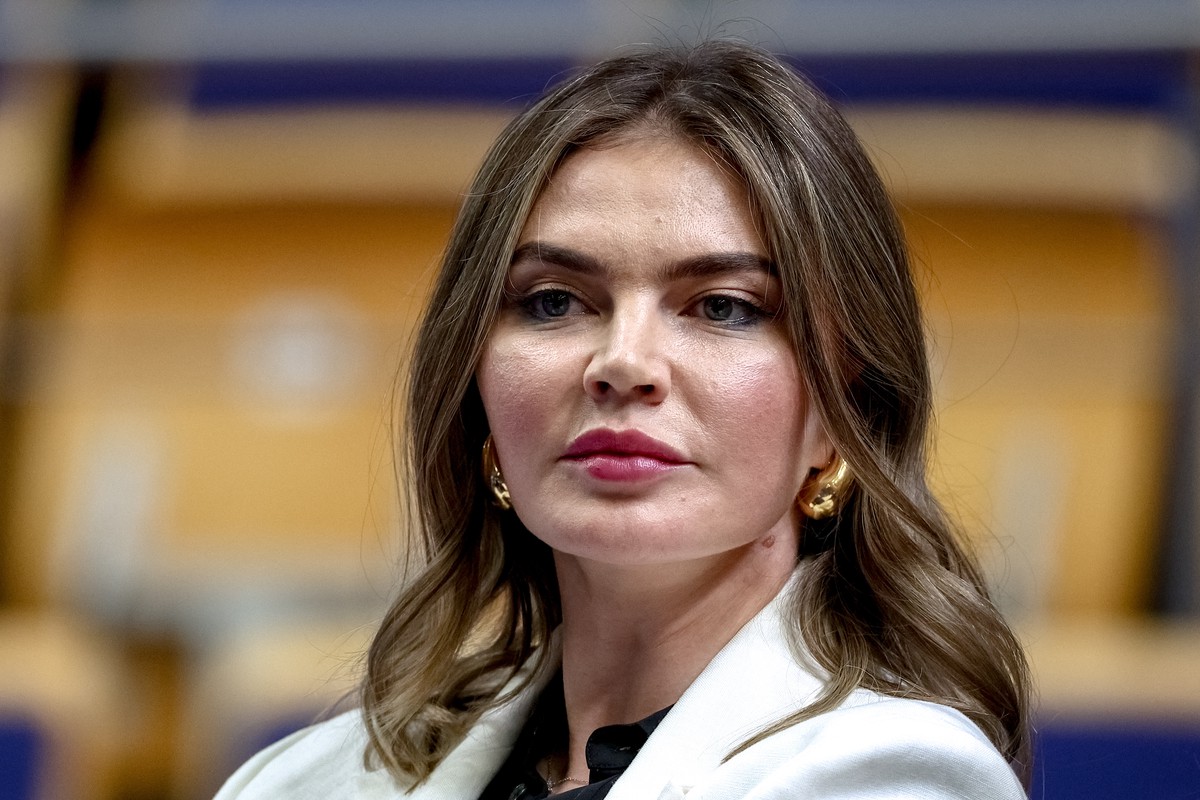 Олимпийская чемпионка Кабаева заявила, что участие россиян в ОИ должно определяться Минспортом и ОКР