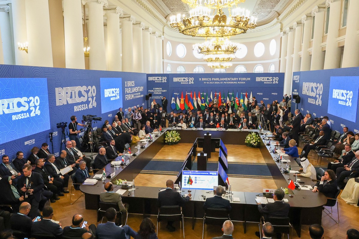 Политолог: Парламент БРИКС может работать по примеру структур Союзного государства РФ и Белоруссии