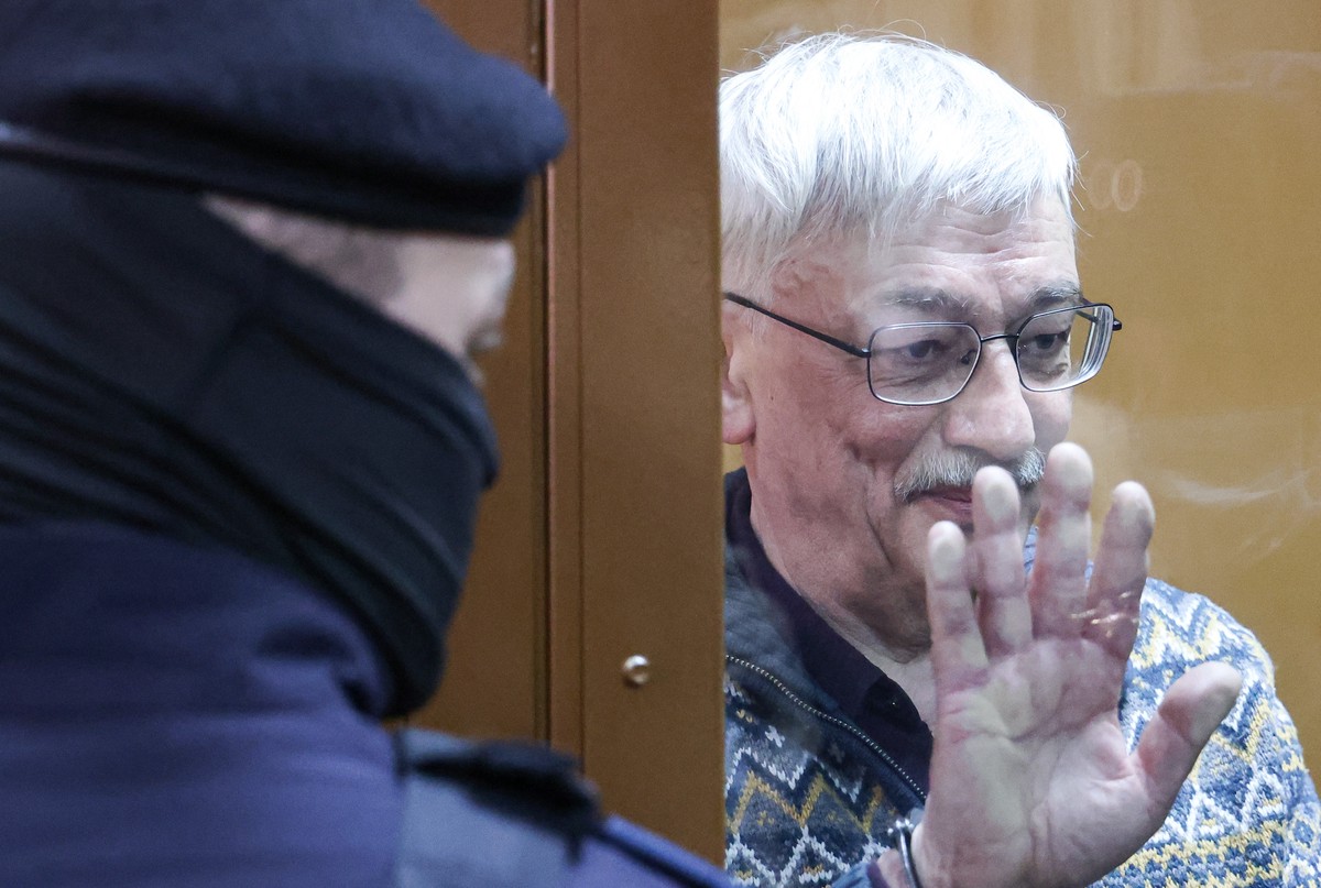 Привет, закулиса: зачем западные послы подставляют московского противника власти