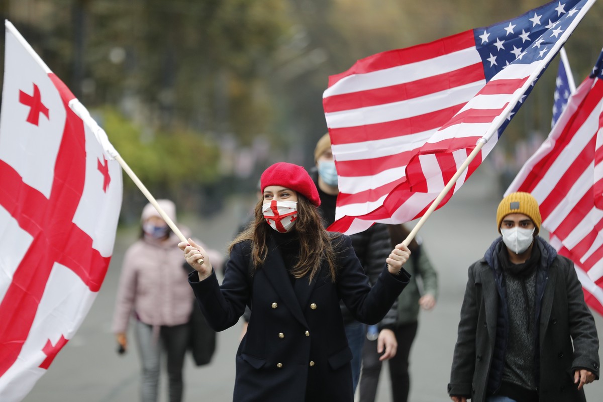 США заморозили помощь Грузии