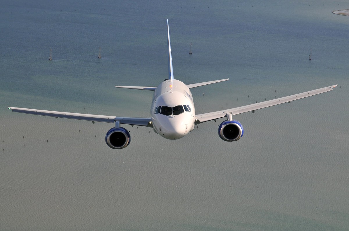 Полностью российский Superjet совершил первый полёт