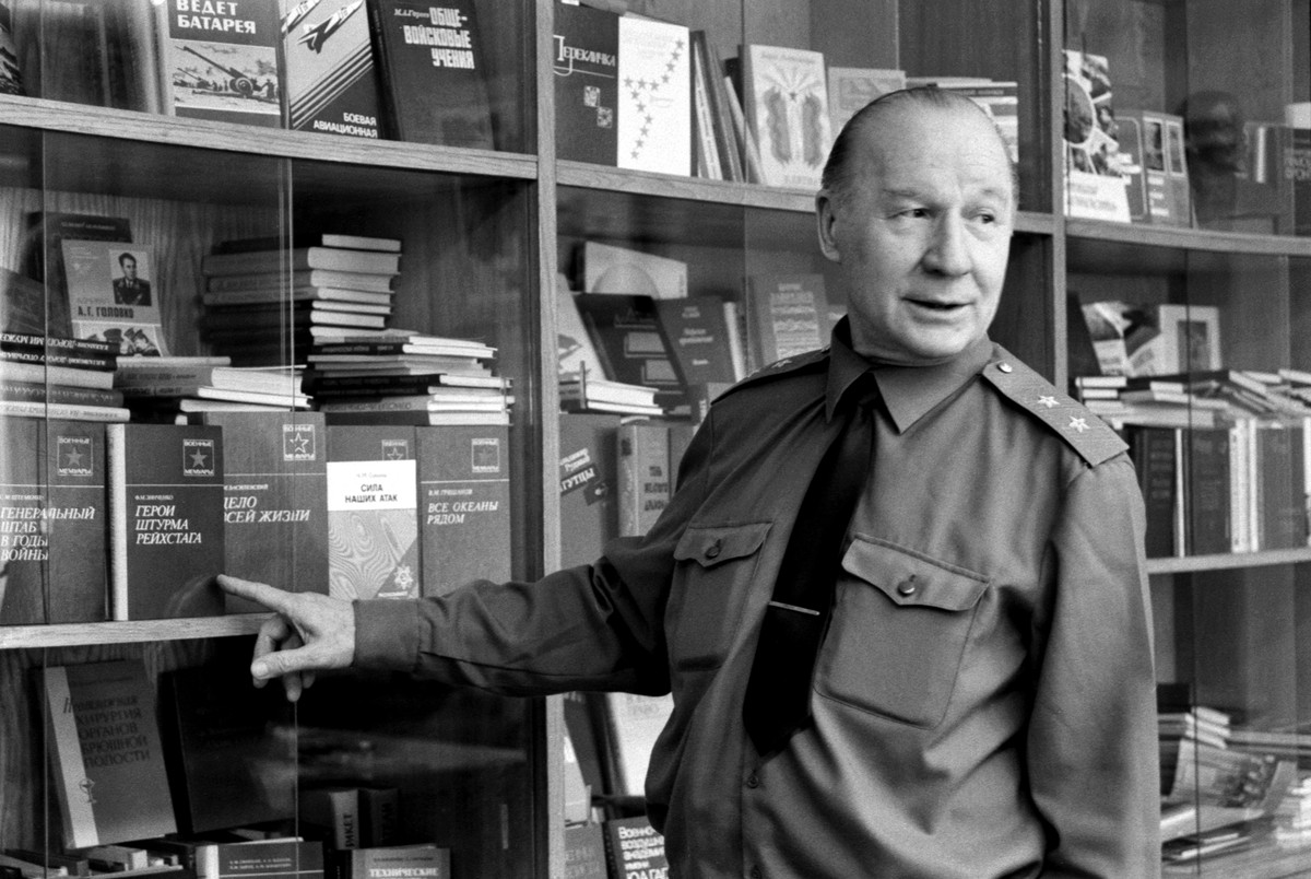 Пушки – наше всё: зачем писатели просятся под крыло Минобороны