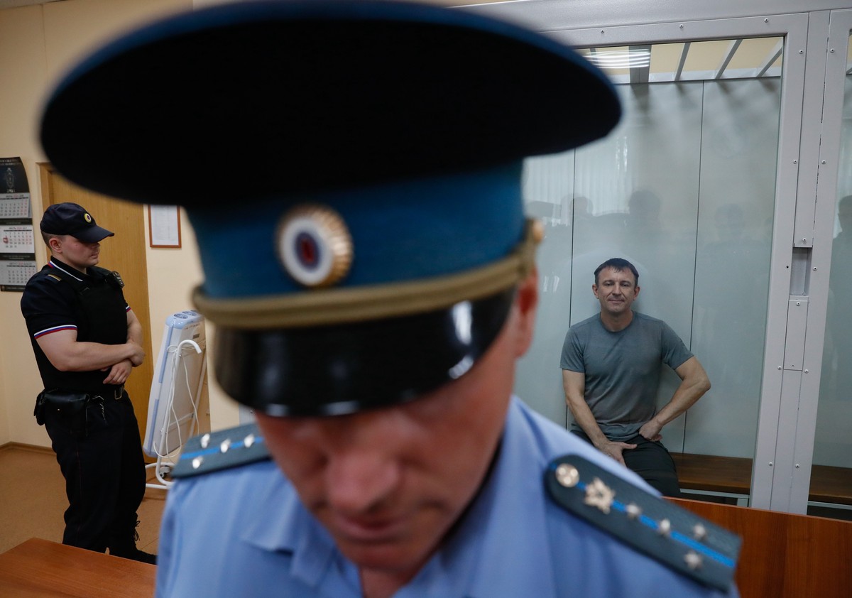 Суд перевёл из СИЗО под домашний арест экс-командующего 58-й армией ВС Попова