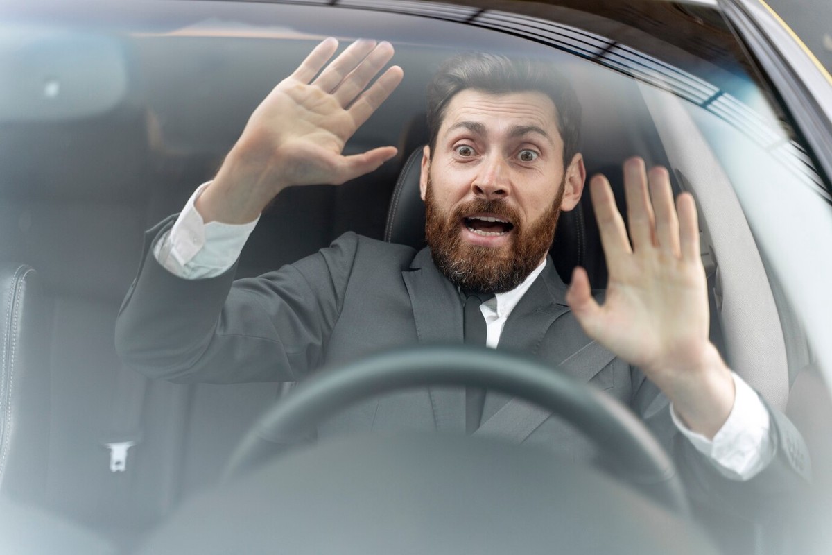 Автоэксперт рассказал, как вести себя с автохамом на дороге