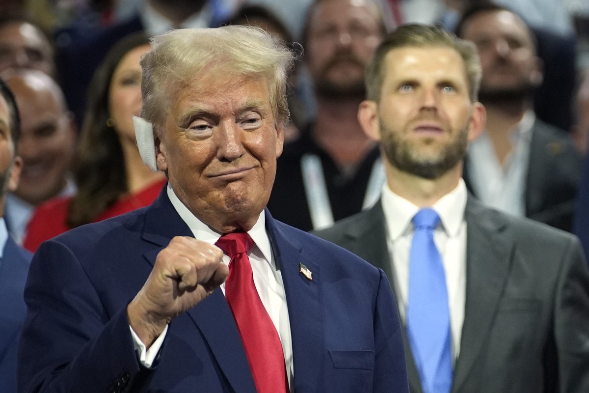 Карлсон считает, что победе Трампа на выборах в США благоволит сам Бог