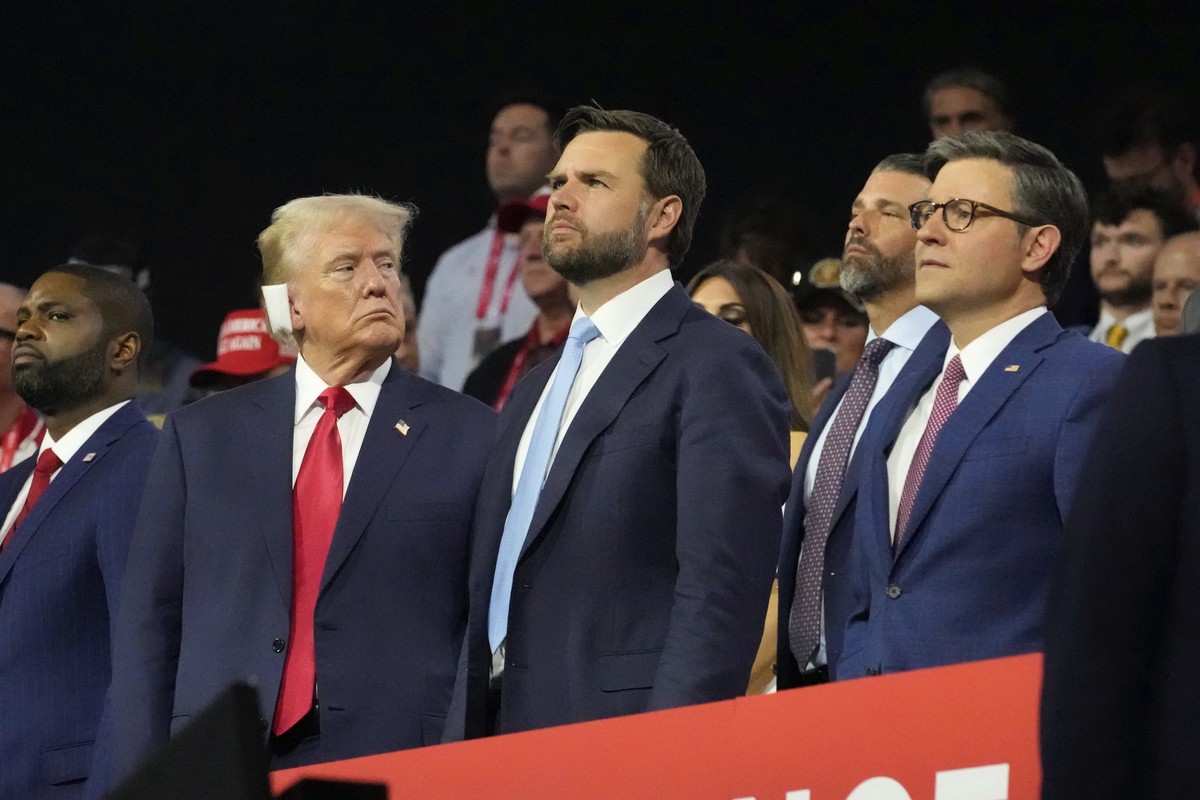 Трамп сравнил попадание пули при атаке на него с укусом самого большого комара