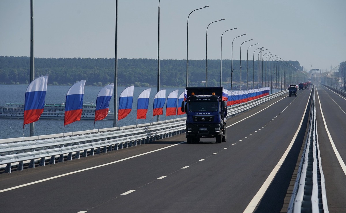 Автоэксперт призвал повысить лимит скорости на российских дорогах
