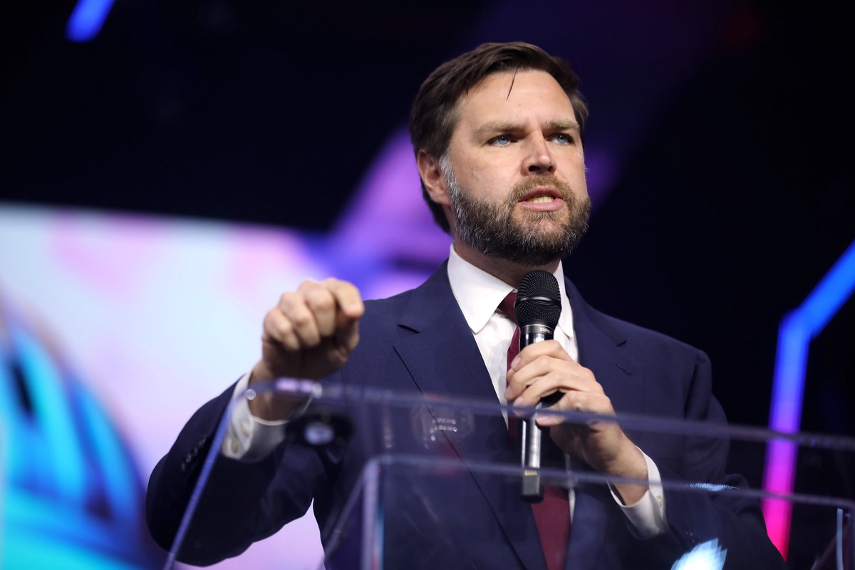 Daily Beast: Самолёт Вэнса совершил экстренную посадку из-за опасной ситуации