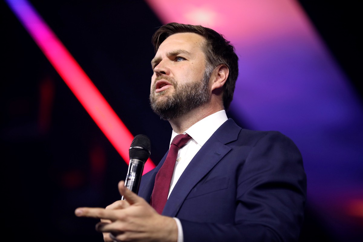 Вэнс призвал Байдена немедленно уйти в отставку